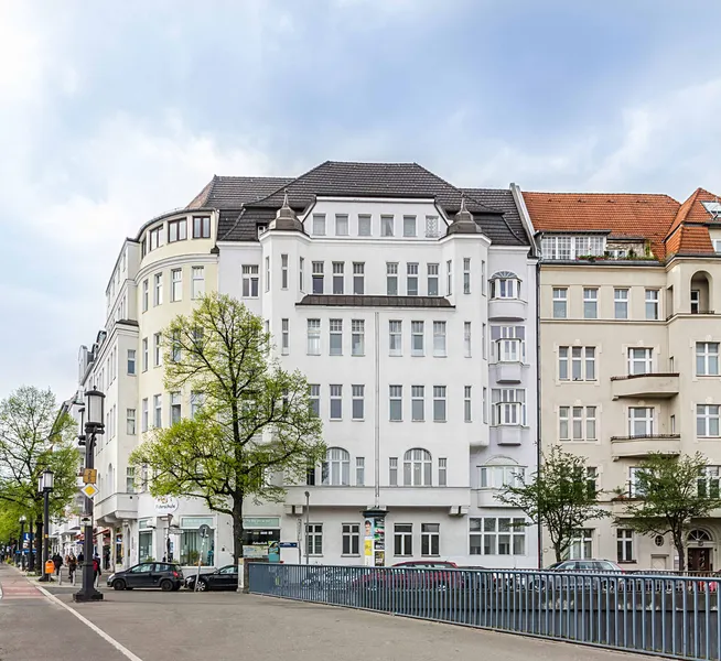 Sanierte Altbauwohnung mit Wintergarten — photo 1